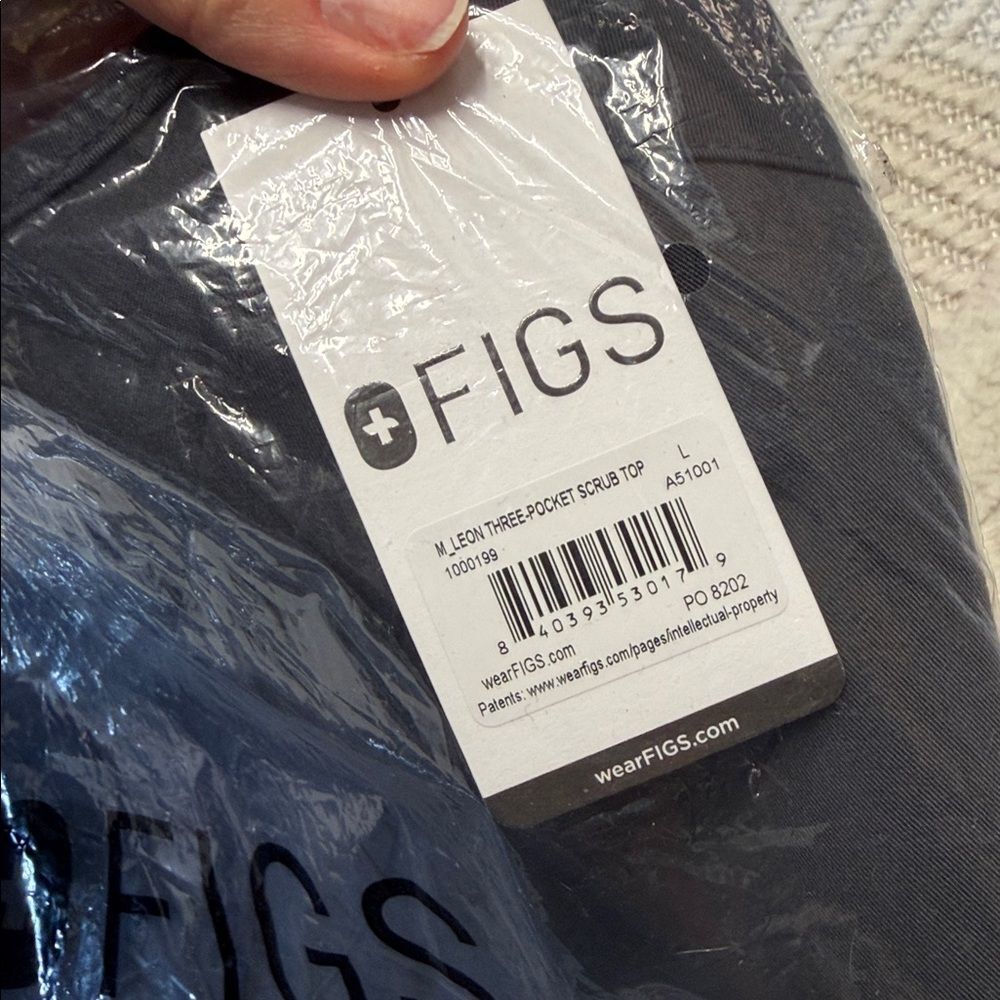FIGS - Leon Three-Pocket Scrub Top - Picture 5 of 5